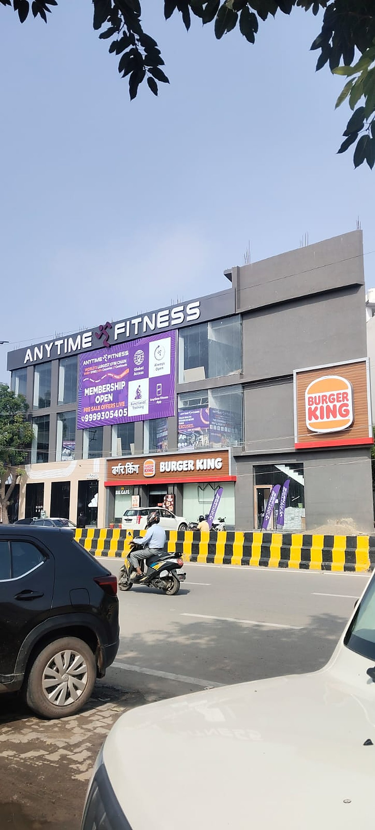 Street view of the toughened glass shopfront glazing for Burger King in Gurugram