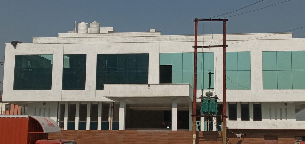 Green tinted glass facade bands on a corporate block glazed by FC Glass